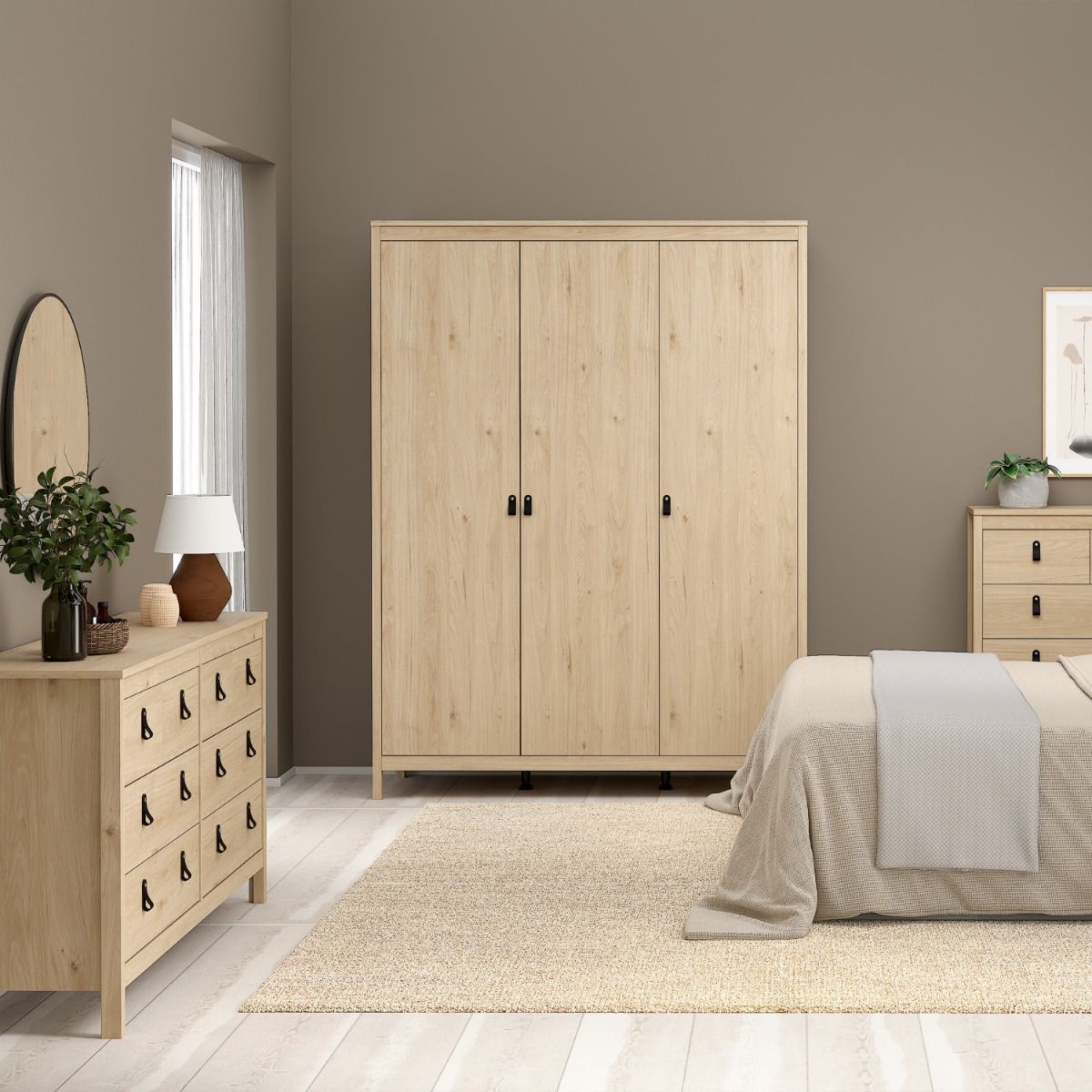 Barcelona Oak Chest of Drawers 4+4 Drawers